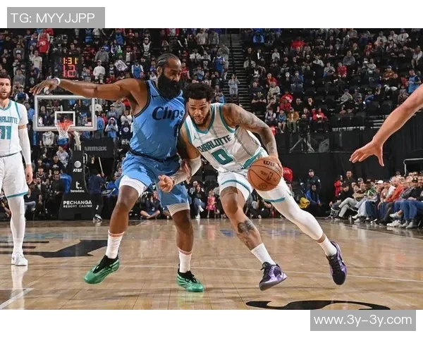 森林狼上半场狂胜独行侠17分里德表现出色弗拉格贡献6分克莱状态低迷未得分