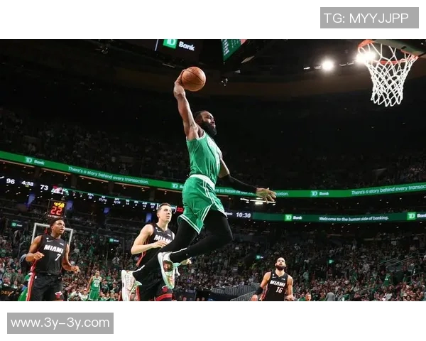 杰伦布朗单季30场次追平塔图姆助力球队冲击季后赛目标